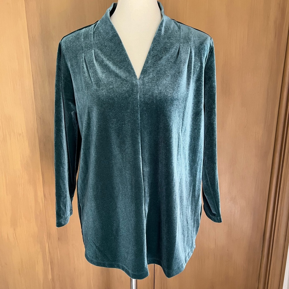 Lands End medium 3/4 sleeve green velvet v-neck top, NWOT